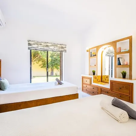 Villa Crisandra - Com Piscina Aquecivel, Em
